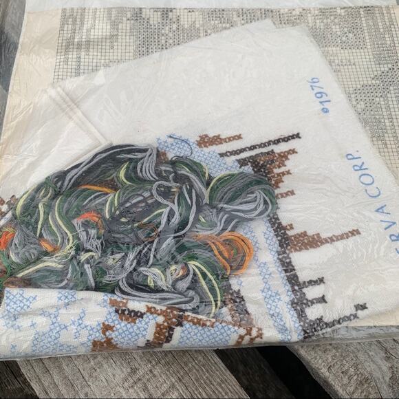 Vintage 1976 Daisies cross stitch kit - Picture 3 of 3